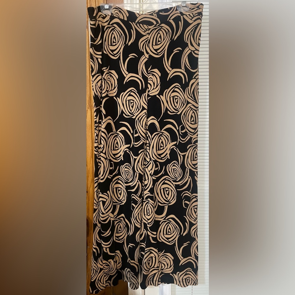 Chico's Black and Tan Rose Pattern Pants